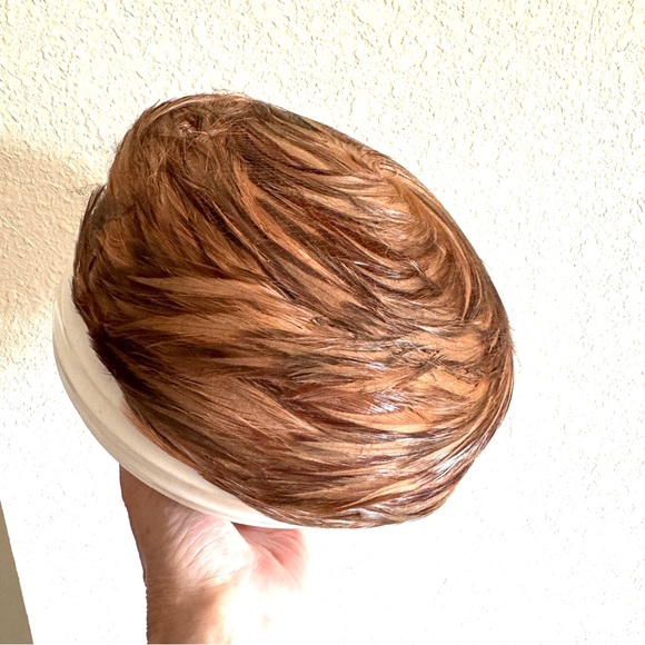 💖 Vintage Feather Pill Hat, “Chez Henriette” - Picture 3 of 11